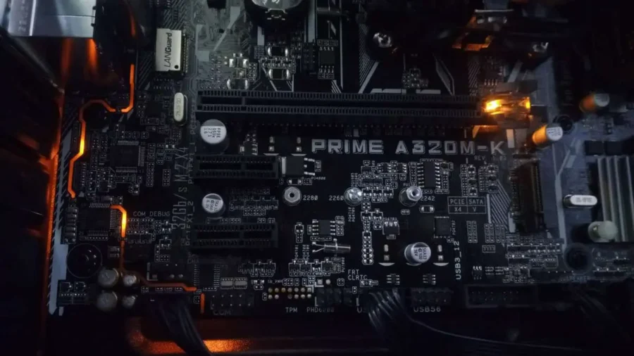 yellow light on motherboard